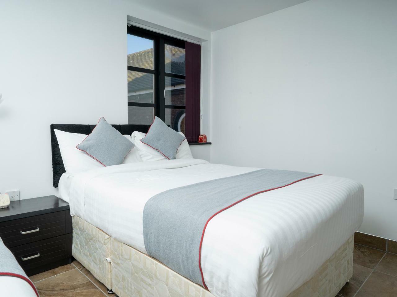Atz&H Inn Bilston Buitenkant foto