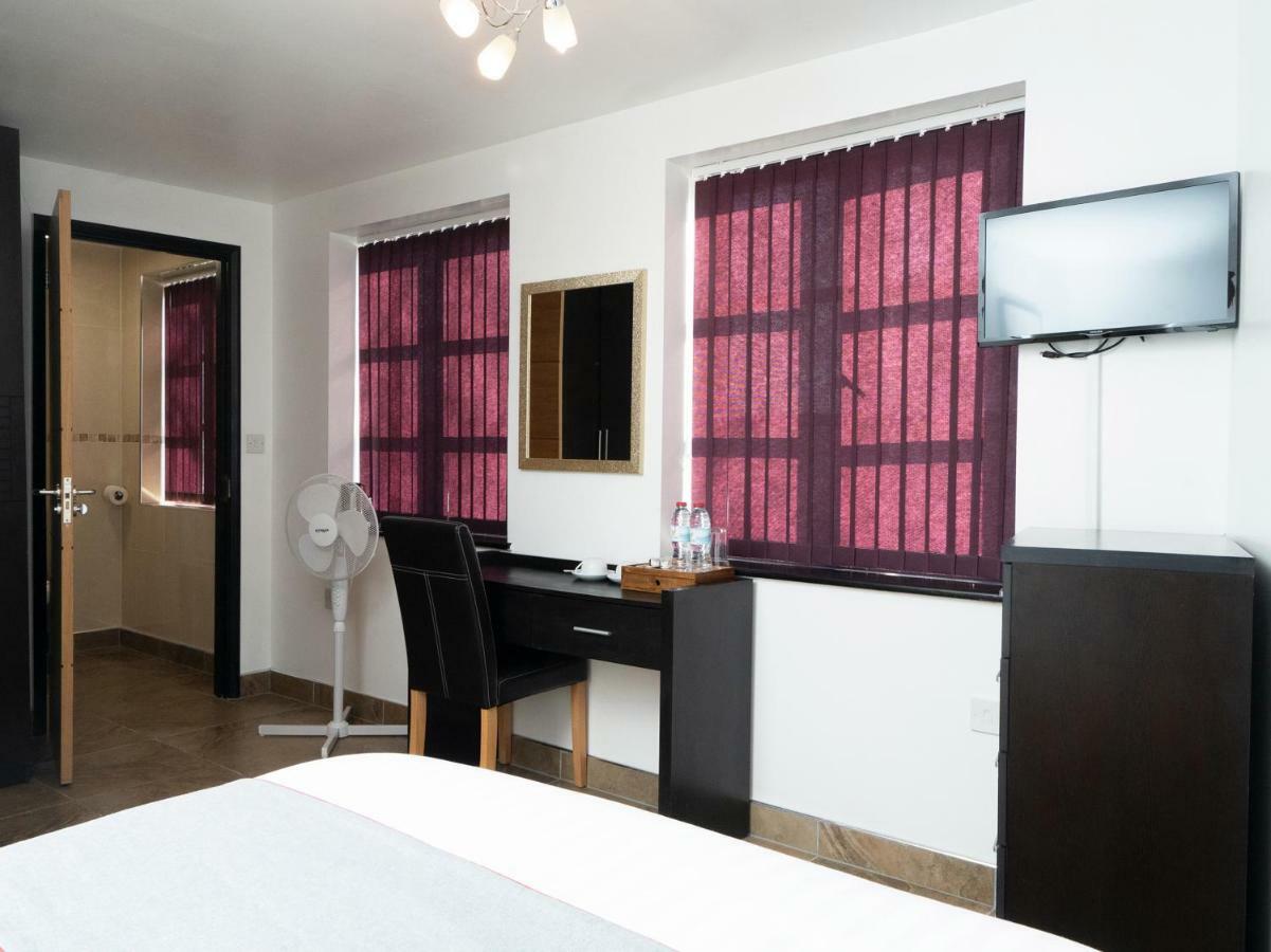 Atz&H Inn Bilston Buitenkant foto